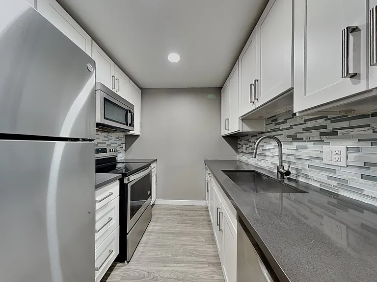 1105 S Woodlawn St #1 — Photo 25