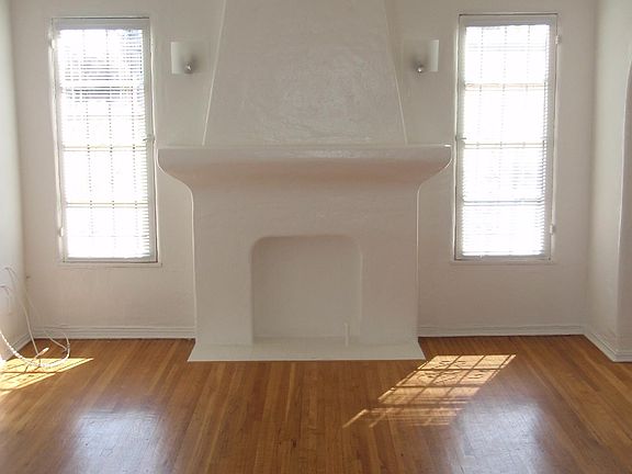 3rd image of 7464 Oakwood Ave