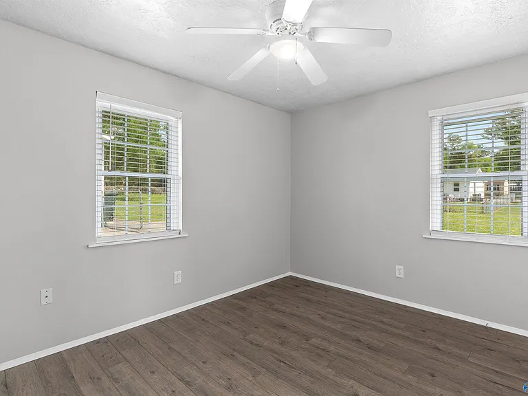 2406 Yorkshire Dr SW — Photo 23