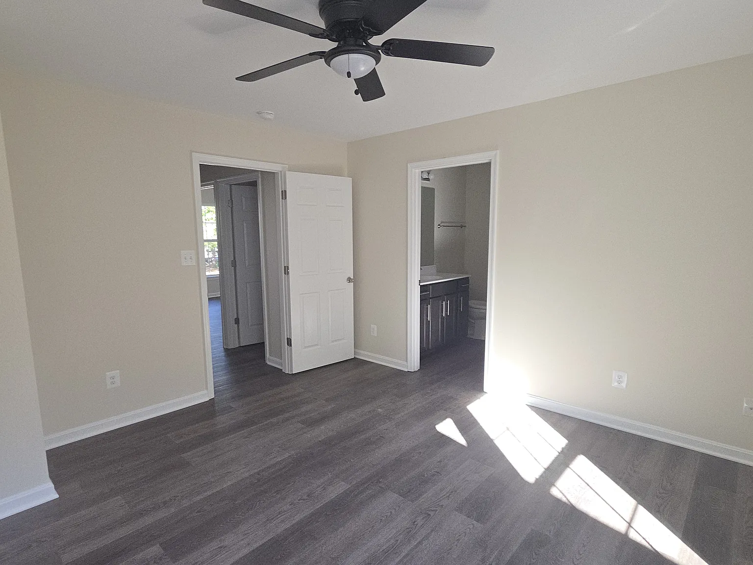 3 bed, 2090 sqft, $2,550 — Photo 2