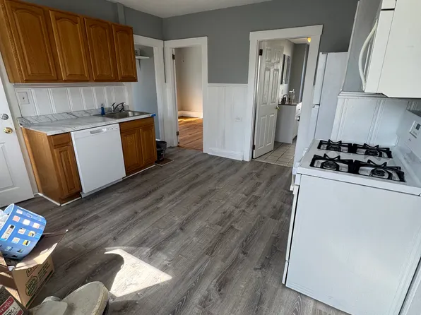20 Beulah St APT 1, Whitman, MA 02382