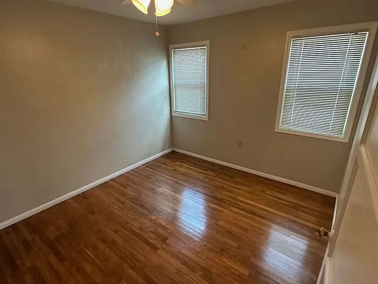 4462 Santa Monica Ave — Photo 25