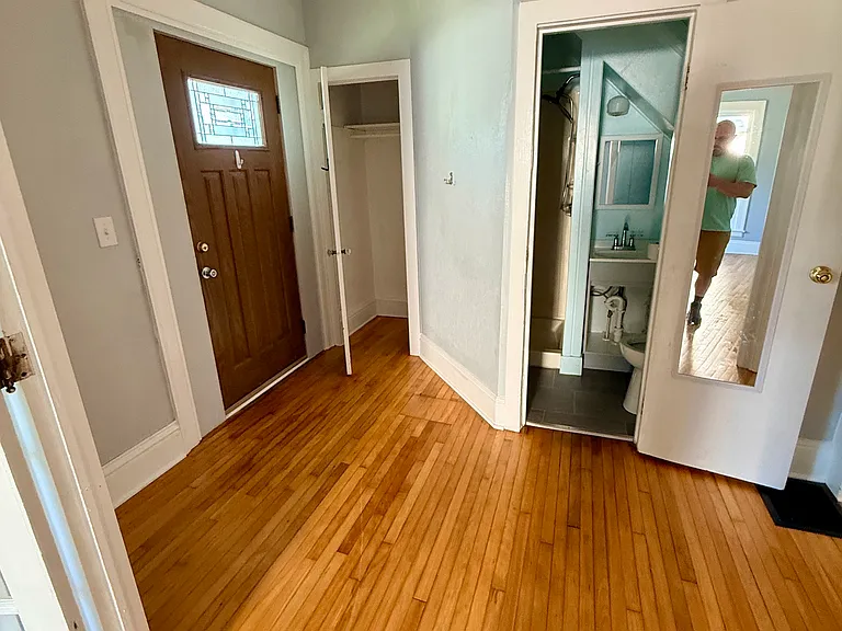 115 Flower Ave W #1 — Photo 10
