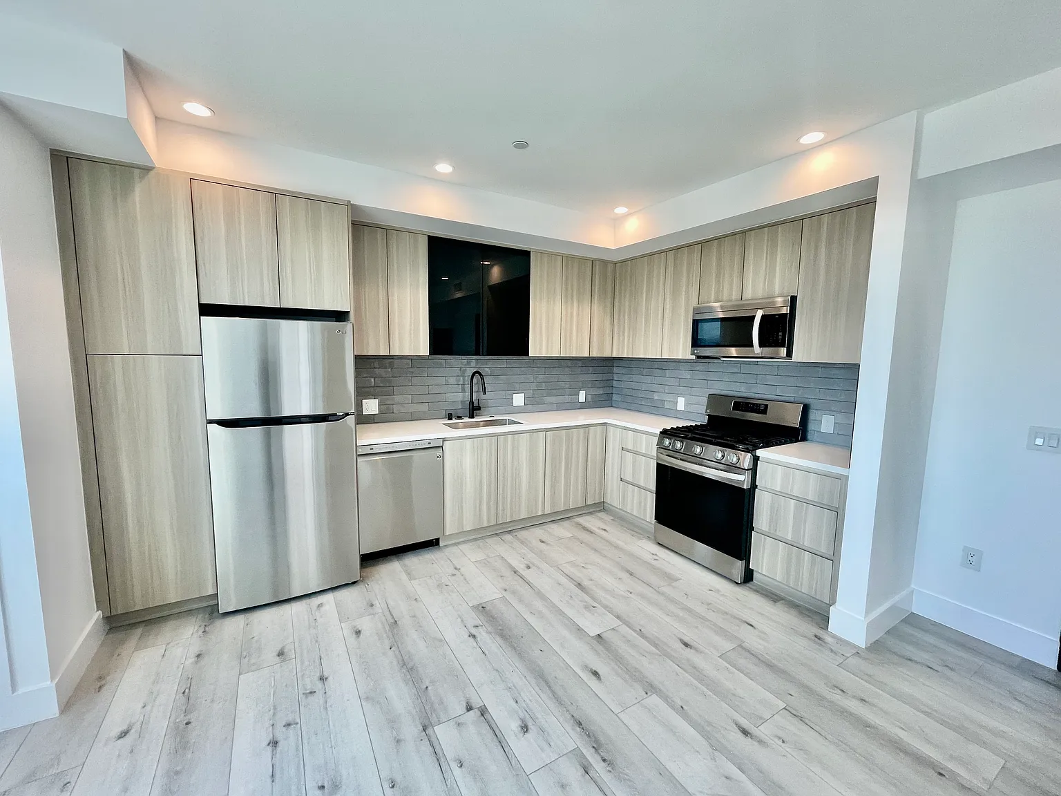 1 bed, 780 sqft, $2,495 — Photo 2