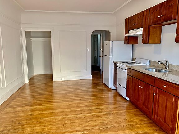 4th image of 1075 Washington St APT 1