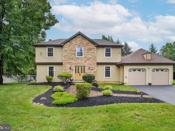 14 Findley Ln, West Windsor, NJ 08550