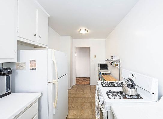 5th image of 266 Broadway APT B404