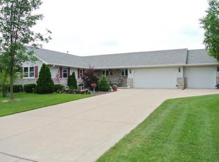 1720 Froelich Ln, Green Bay, WI 54311