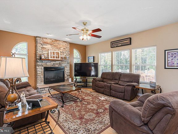 3rd image of 2309 Queensbury Dr