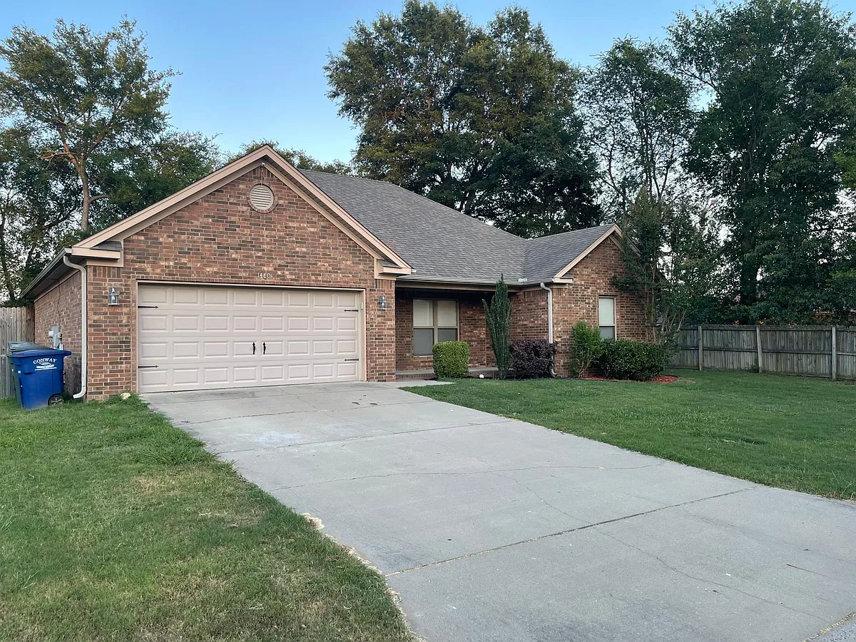 Building Photo - 1460 Storie Dr