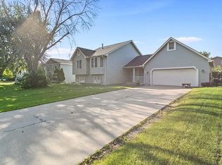 7639 25th St N, Oakdale, MN 55128
