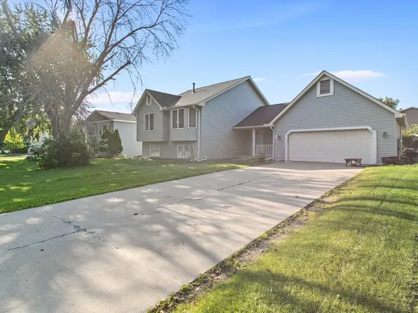 7639 25th St N, Oakdale, MN 55128