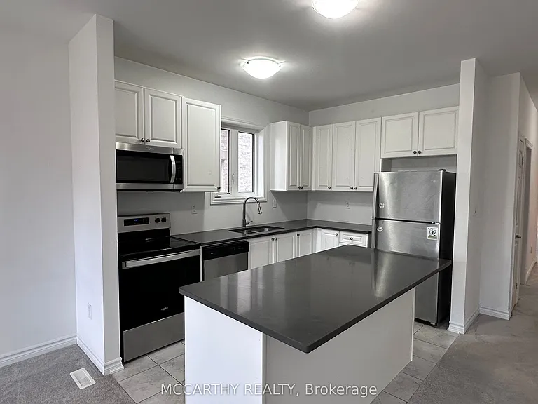 231 Ridley Cres — Photo 4