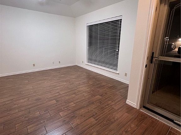 3rd image of 213 Belmoor Ln