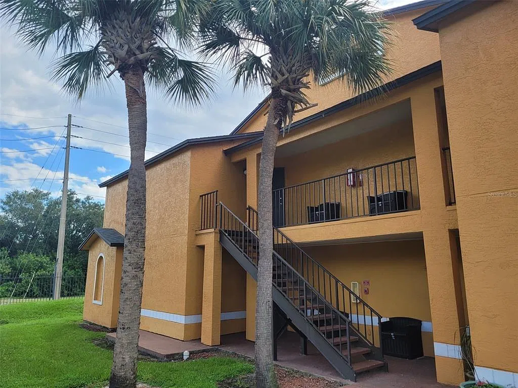 2 bed, 2.0 bath, 1101 sqft, $1,375 — Photo 1