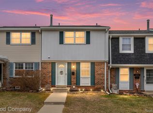 42146 Farragut Ct, Northville, MI 48167