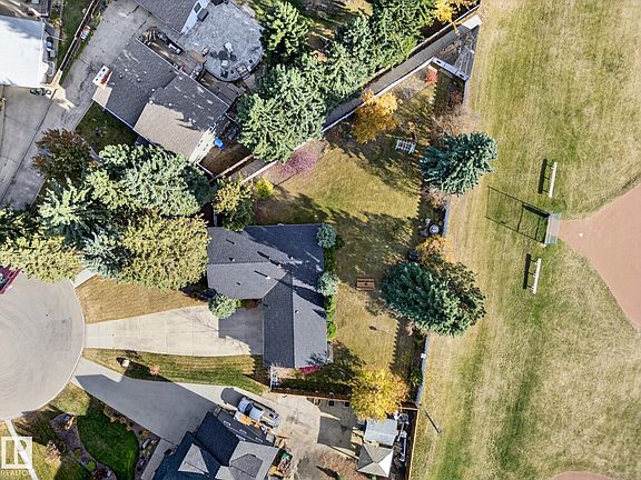 2nd image of 14 Elm Ct NW