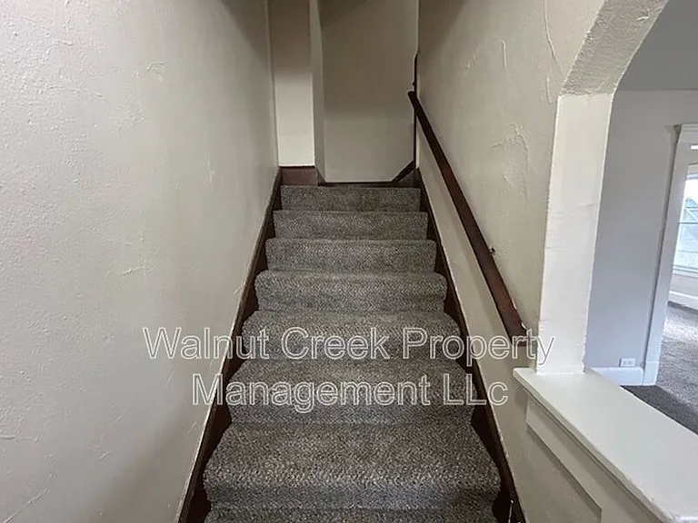 100 Rush St — Photo 9