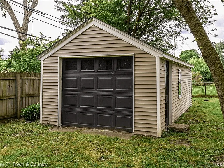28588 Pierce St — Photo 24