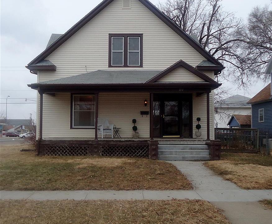 1st image of 304 W 26th St