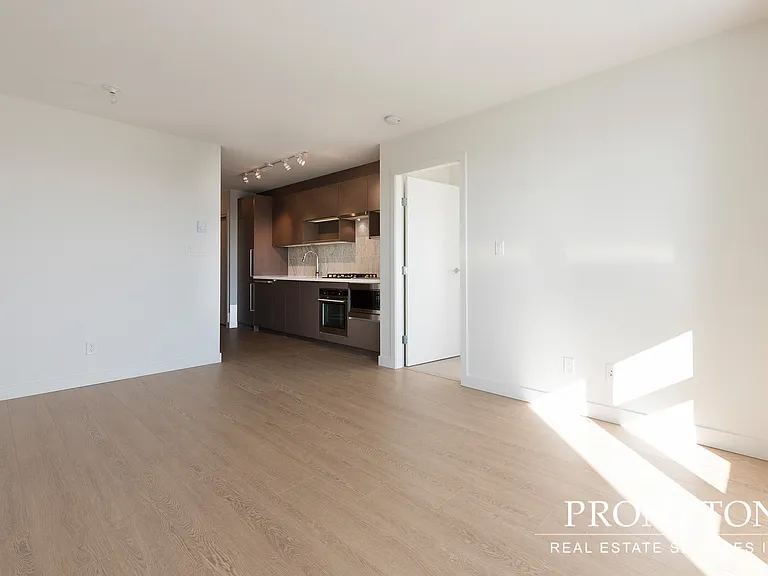 13696 100th Ave #503 — Photo 4