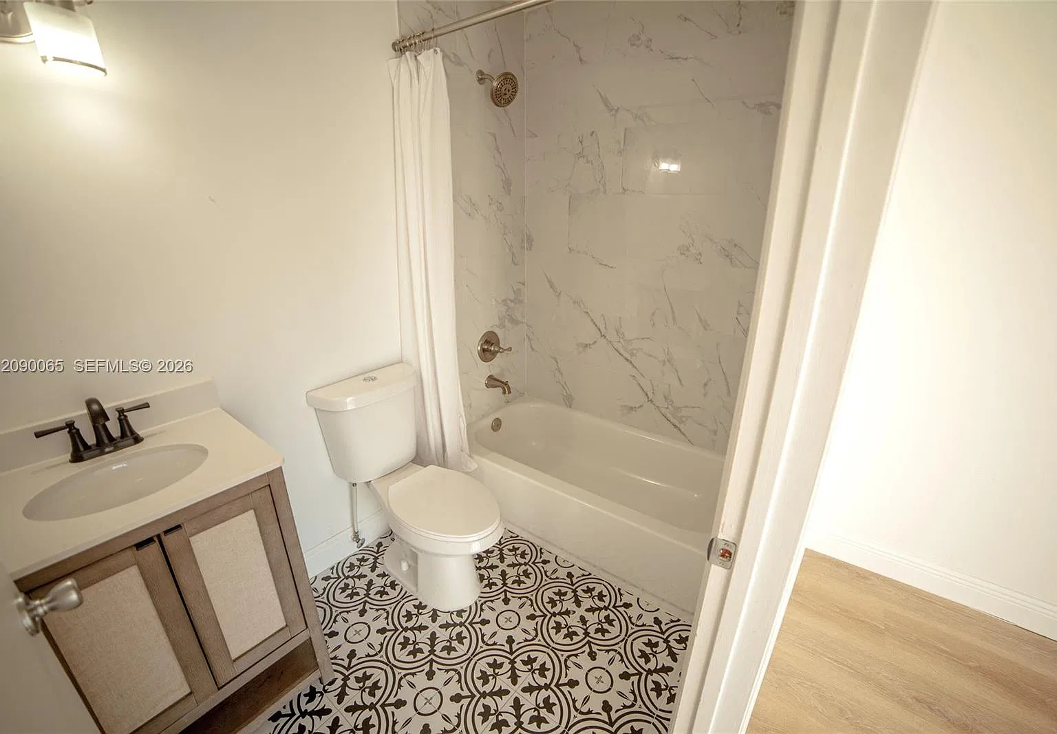2 bed, 1200 sqft, $2,400 — Photo 3