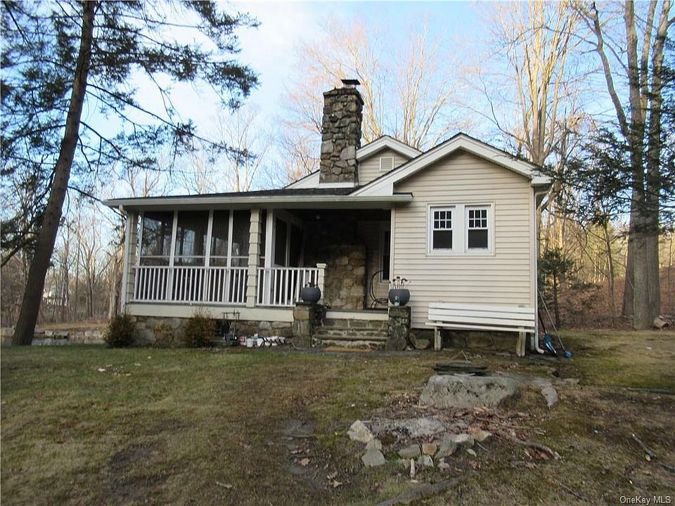 2nd image of 1 Old Mill Pond Rd #3