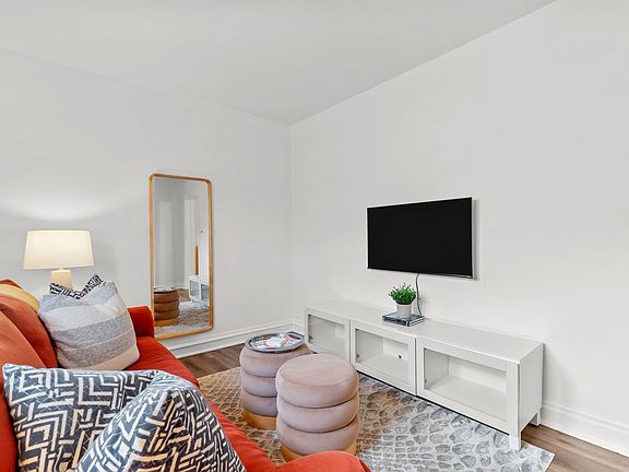 3rd image of 5207 Daggett Ave #1F