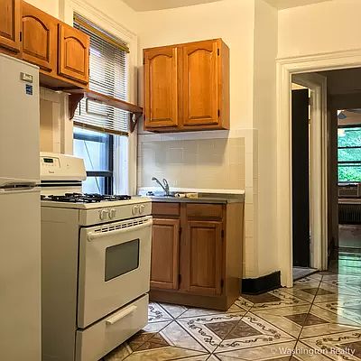 4th image of 439 Lincoln Pl APT 12
