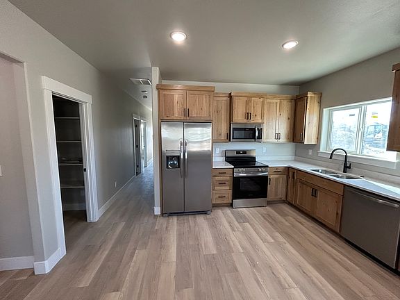 3rd image of 941 Katherine St #A