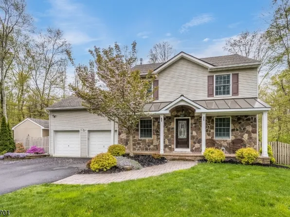 109 Oakdale Rd, Chester Boro, NJ 07930