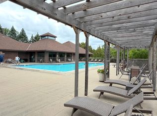 7063 Oak Pointe Curv, Bloomington, MN 55438