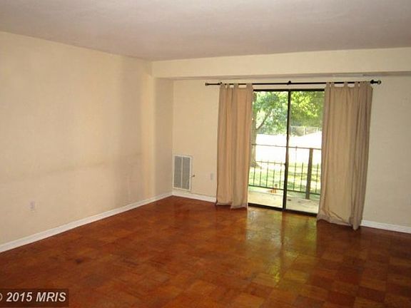 2nd image of 880 Quince Orchard Blvd #10