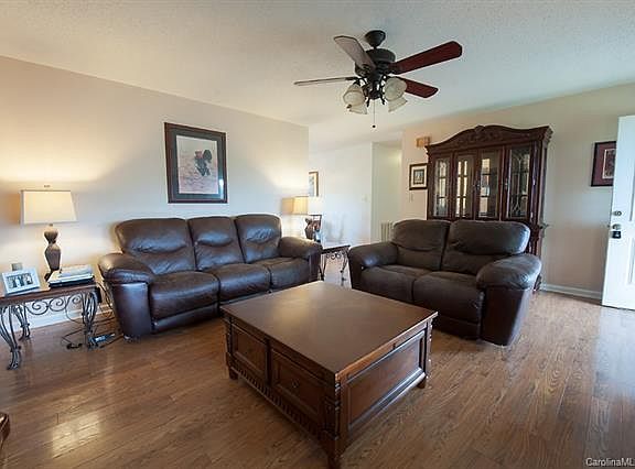4th image of 271 Breton Ridge Rd