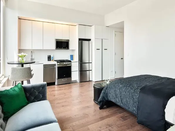 232 East 54th Street image 2 of 15