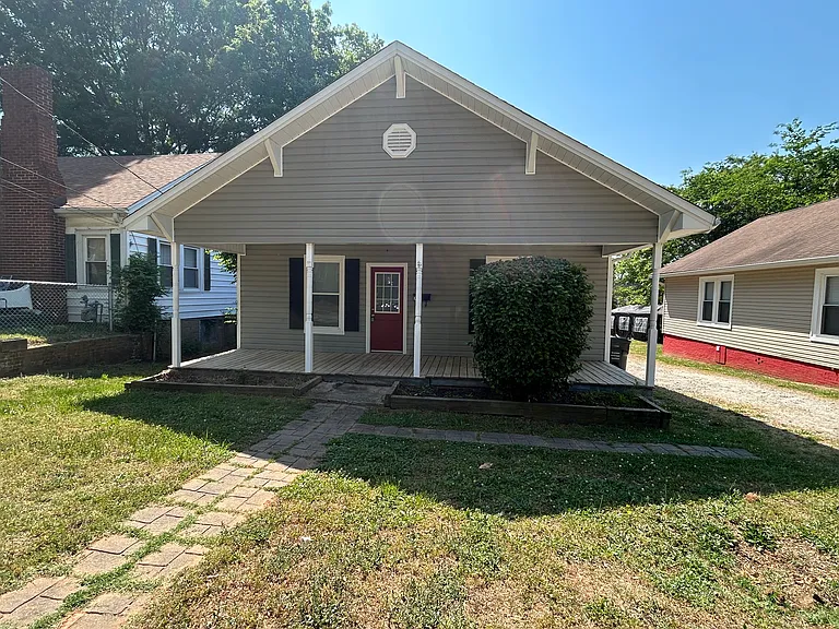 73 Douglas Ave NW — Photo 3