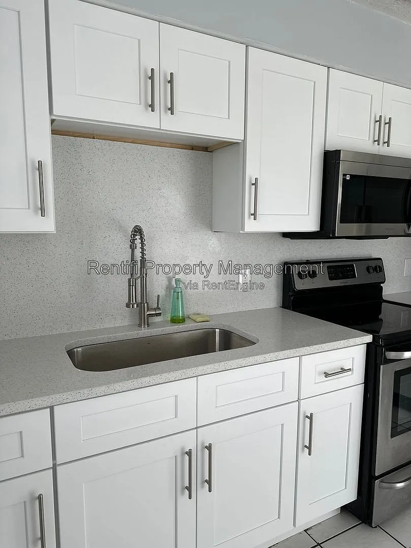 2 bed, 1.0 bath, 812 sqft, $1,250 — Photo 3