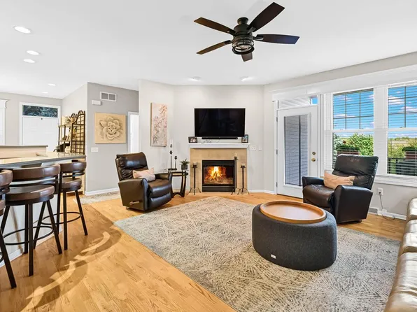 1201 Woodbury COMMON #A, Waukesha, WI 53189