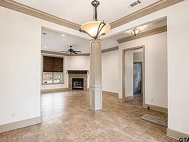 3 bed, 1810 sqft, $2,410 — Photo 4