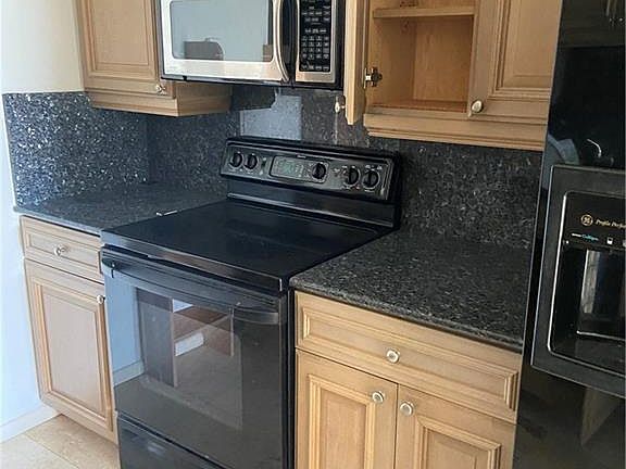 4th image of 26130 Hickory Blvd #2A