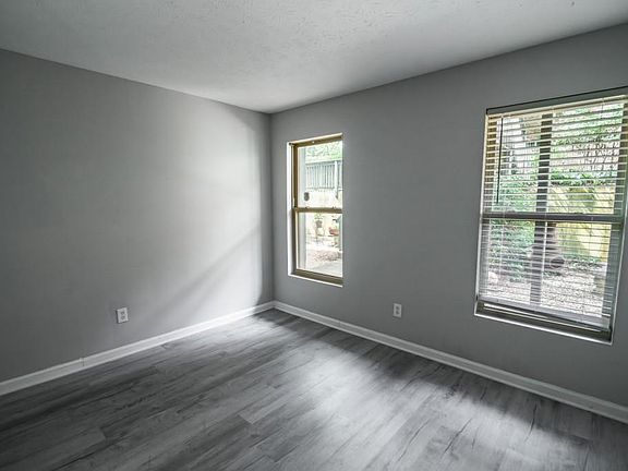 4th image of 204 Brittany Ct