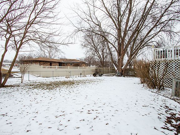 3rd image of 860 Independence Dr