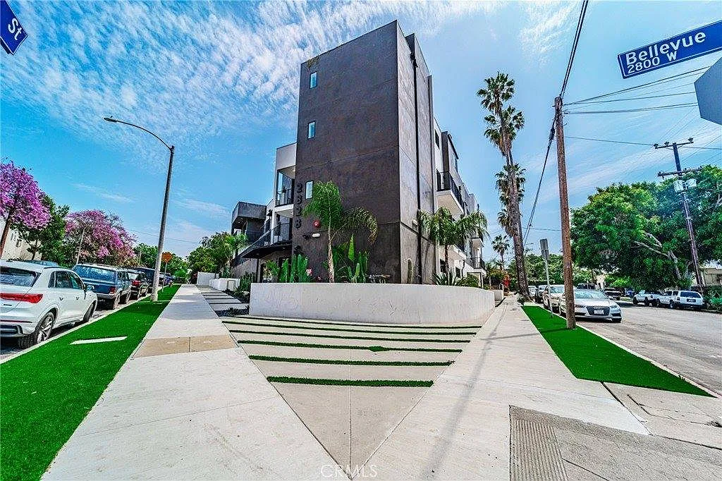 1 bed, 950 sqft, $3,600 — Photo 1