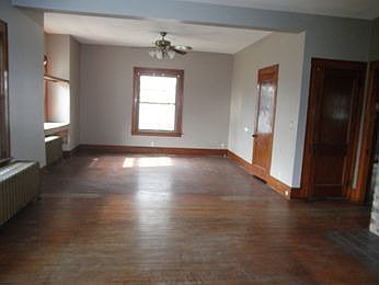 5th image of 106 W Union St