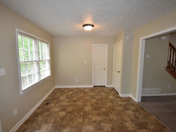 5th image of 386 Nottingham Dr