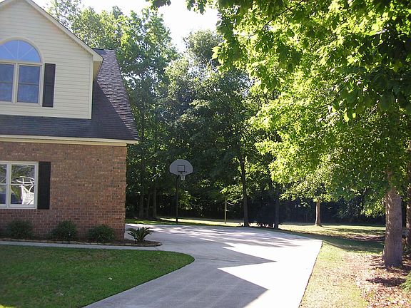 Side view of side-load garage and lot