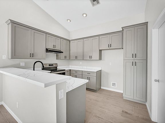 5th image of 225 W Wickieup Ln