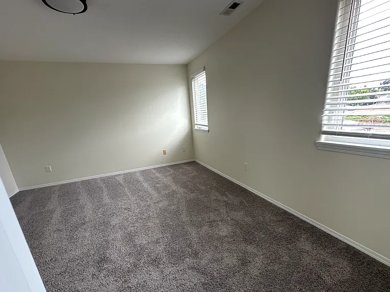 7602 NE 52nd St — Photo 15