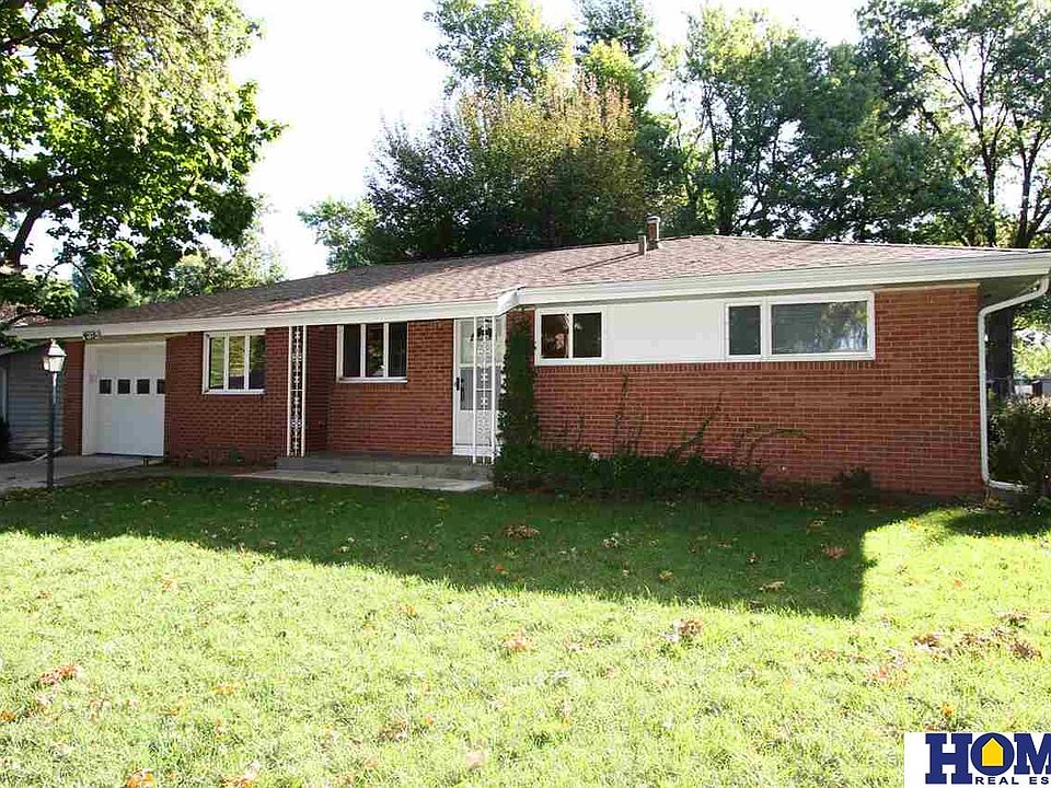 1st image of 1930 E Manor Dr