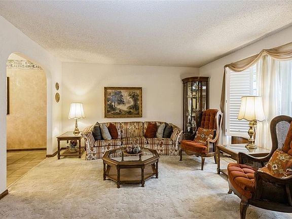 5th image of 5425 Crest Dr
